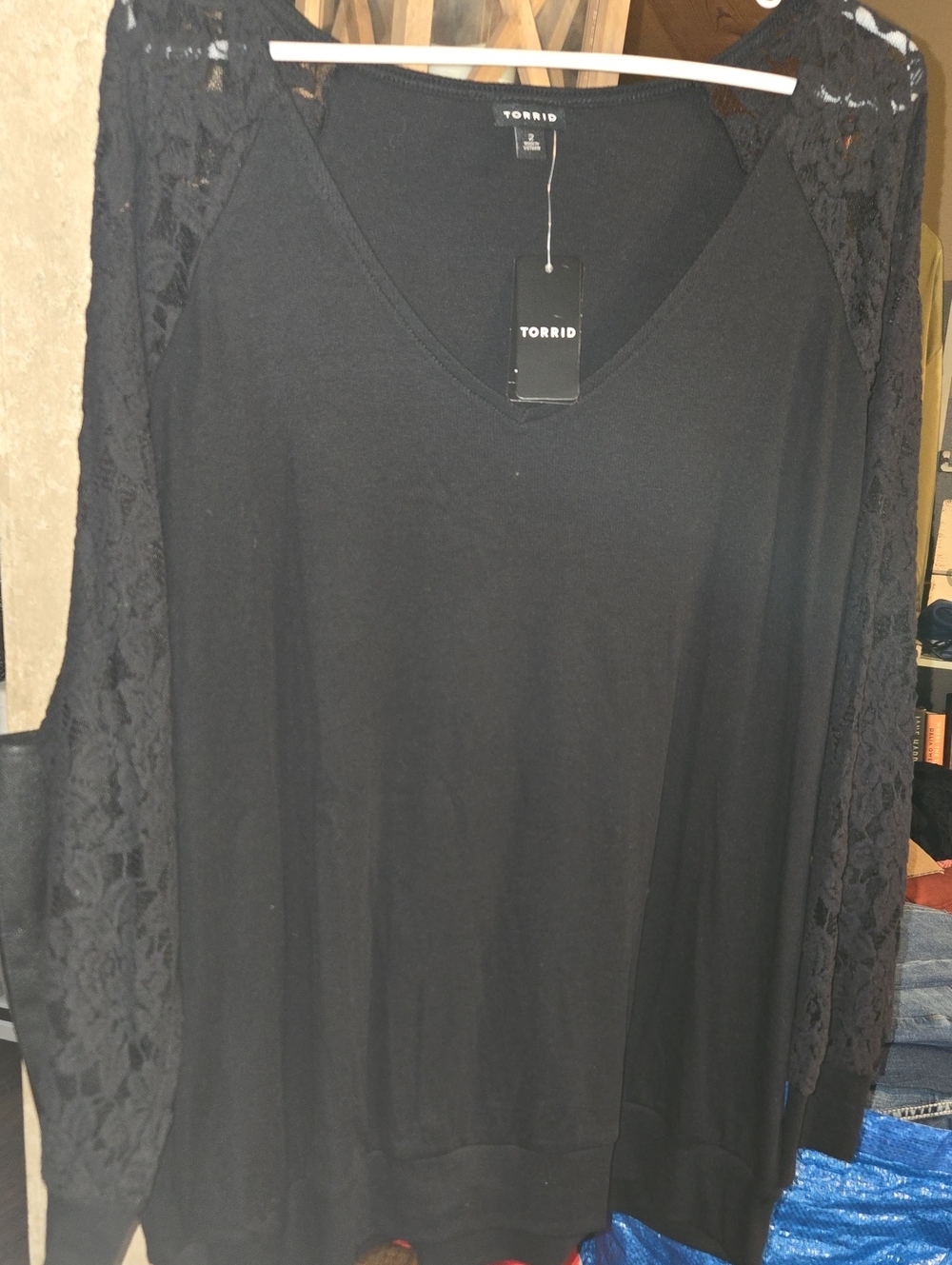 torrid Black V-Neck Lace Sleeve Top🎈